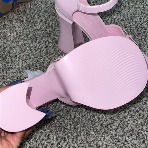 NWOT Pink Platform Sandals with Floral Accents - Picture 5 of 7